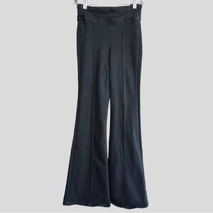 FRAME Denim Jetset Flare High Rise Pintuck Pull On Jeans in Sheen Noir